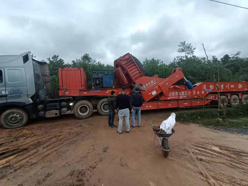 履帶吊1.jpg 履帶吊1.jpg