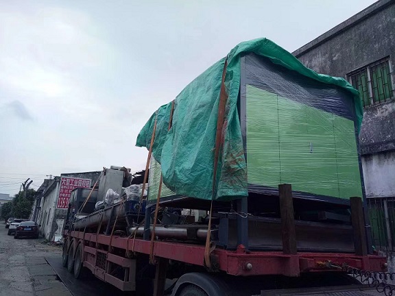 皇崗口岸報(bào)關(guān)1.jpg 皇崗口岸報(bào)關(guān)1.jpg