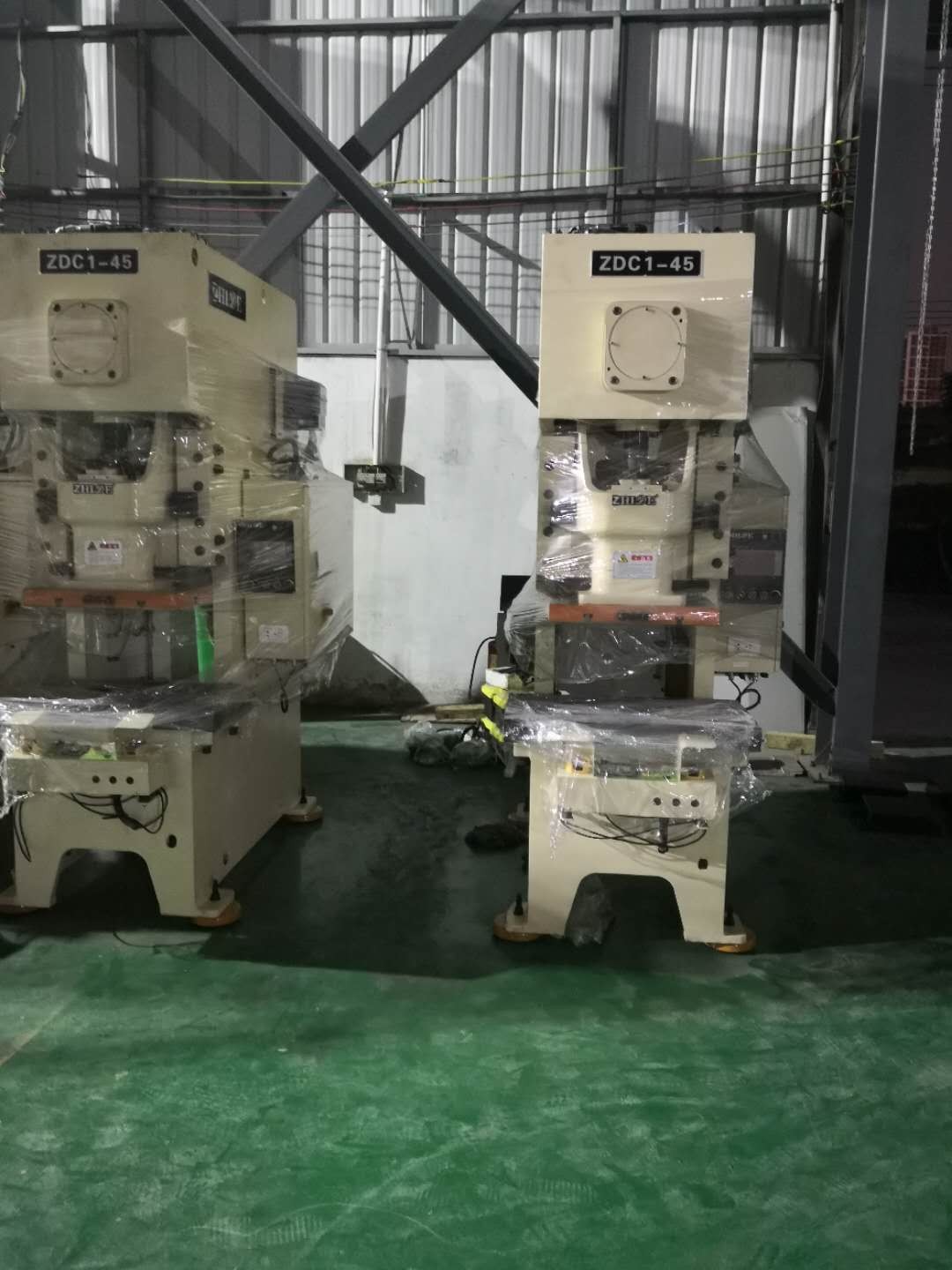 1551424564680161.jpg 沖壓機(jī)床2.jpg